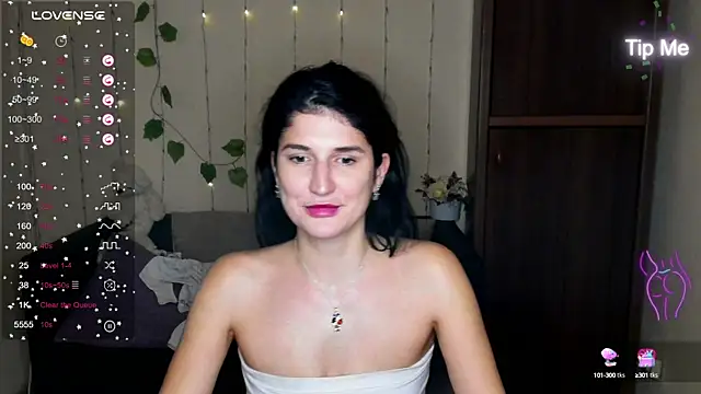 Snapshot of Alianna_Solo_Kisses chatting on 11, 1, 2025 Alianna Solo Kisses online show from 11, 1, 2025