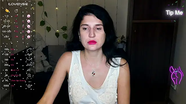 Snapshot of Alianna_Solo_Kisses chatting on 11, 1, 2025 Alianna Solo Kisses online show from 11, 1, 2025