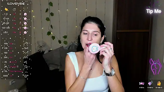 Snapshot of Alianna_Solo_Kisses chatting on 25, 1, 2025 Alianna Solo Kisses online show from 25, 1, 2025