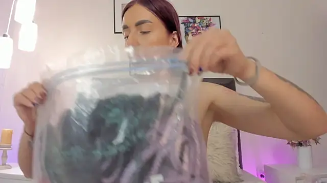 helen mooree online show from 26, 9, 2025