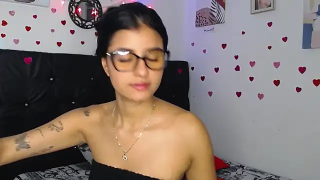 Snapshot of floweer_ chatting on 5, 3, 2025 floweer online show from 5, 3, 2025