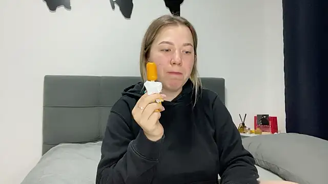 Snapshot of Embersweetbunny chatting on 3, 2, 2025 Embersweetbunny online show from 3, 2, 2025