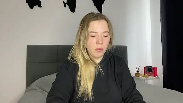 Snapshot of Embersweetbunny chatting on 4, 2, 2025 Embersweetbunny online show from 4, 2, 2025