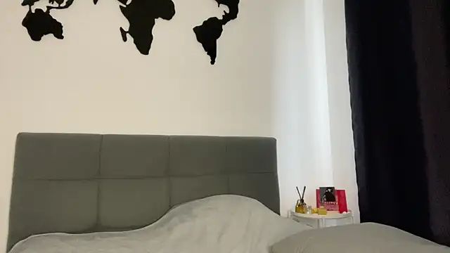 Snapshot of Embersweetbunny chatting on 4, 2, 2025 Embersweetbunny online show from 4, 2, 2025