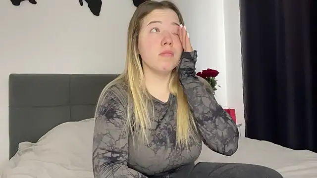 Snapshot of Embersweetbunny chatting on 9, 2, 2025 Embersweetbunny online show from 9, 2, 2025