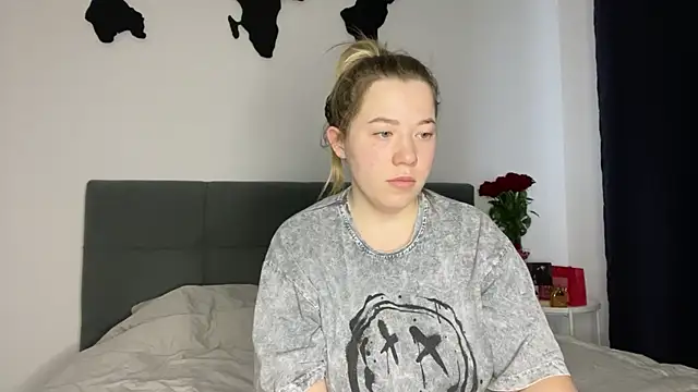 Snapshot of Embersweetbunny chatting on 11, 2, 2025 Embersweetbunny online show from 11, 2, 2025