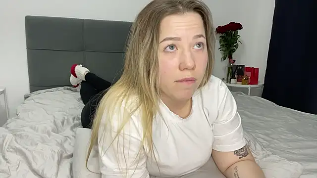 Snapshot of Embersweetbunny chatting on 11, 2, 2025 Embersweetbunny online show from 11, 2, 2025