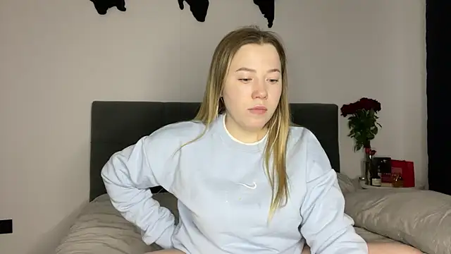 Snapshot of Embersweetbunny chatting on 12, 2, 2025 Embersweetbunny online show from 12, 2, 2025