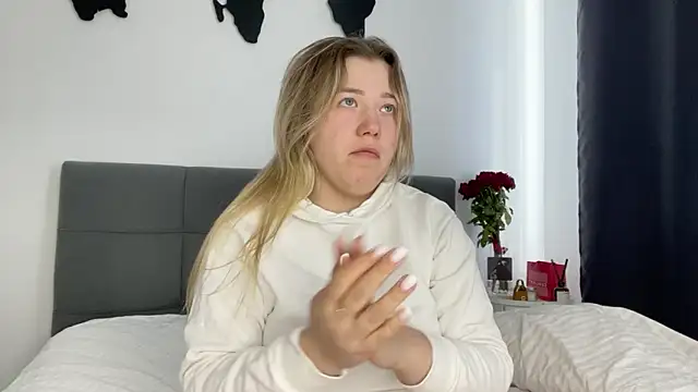 Snapshot of Embersweetbunny chatting on 16, 2, 2025 Embersweetbunny online show from 16, 2, 2025