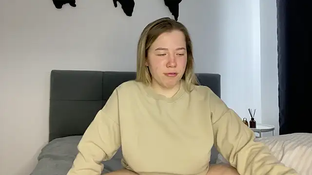 Snapshot of Embersweetbunny chatting on 17, 2, 2025 Embersweetbunny online show from 17, 2, 2025