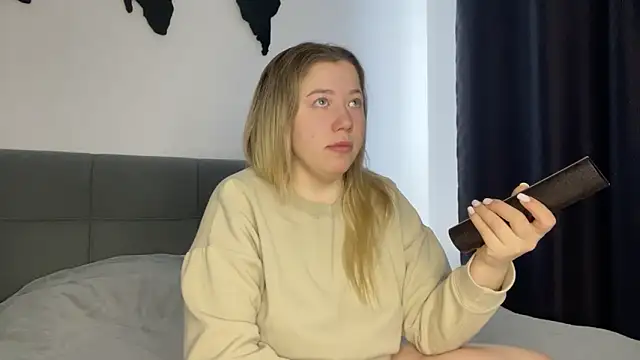 Snapshot of Embersweetbunny chatting on 18, 2, 2025 Embersweetbunny online show from 18, 2, 2025