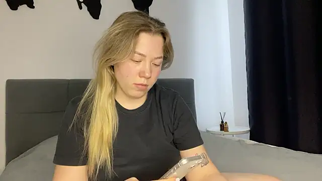 Snapshot of Embersweetbunny chatting on 18, 2, 2025 Embersweetbunny online show from 18, 2, 2025