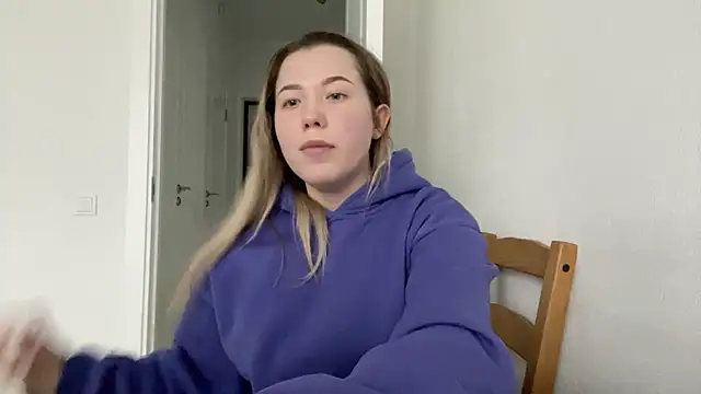 Snapshot of Embersweetbunny chatting on 6, 3, 2025 Embersweetbunny online show from 6, 3, 2025