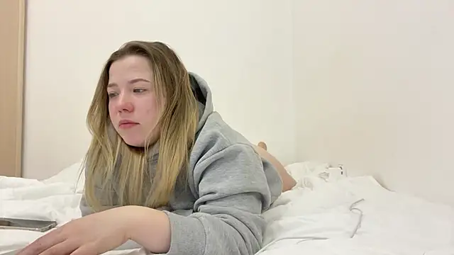 Snapshot of Embersweetbunny chatting on 10, 3, 2025 Embersweetbunny online show from 10, 3, 2025