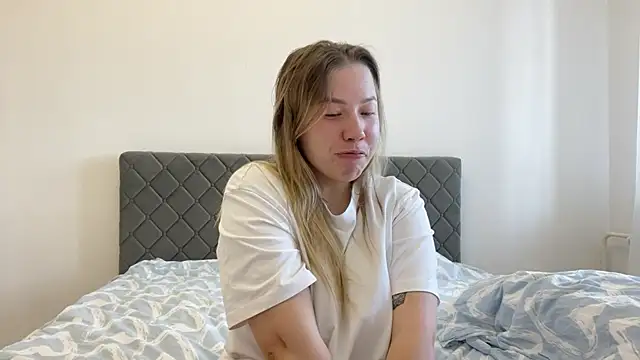 Snapshot of Embersweetbunny chatting on 19, 3, 2025 Embersweetbunny online show from 19, 3, 2025