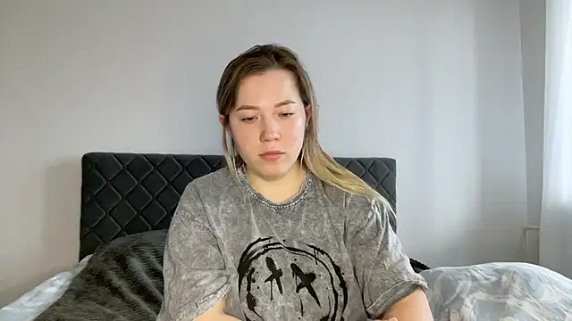 Snapshot of Embersweetbunny chatting on 21, 3, 2025 Embersweetbunny online show from 21, 3, 2025