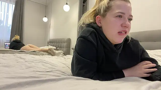 Snapshot of Embersweetbunny chatting on 3, 10, 2025 Embersweetbunny online show from 3, 10, 2025