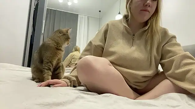 Snapshot of Embersweetbunny chatting on 20, 10, 2025 Embersweetbunny online show from 20, 10, 2025