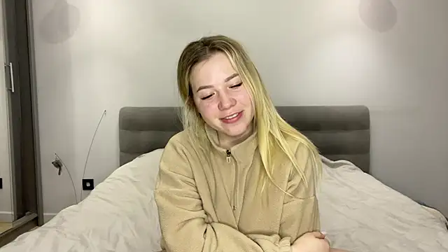 Snapshot of Embersweetbunny chatting on 1, 12, 2025 Embersweetbunny online show from 1, 12, 2025