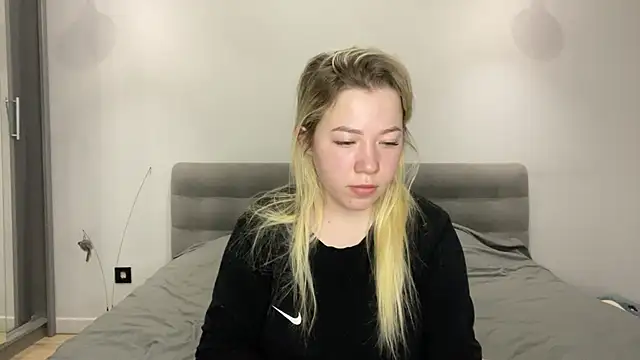 Snapshot of Embersweetbunny chatting on 5, 12, 2025 Embersweetbunny online show from 5, 12, 2025