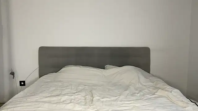 Snapshot of Embersweetbunny chatting on 18, 12, 2025 Embersweetbunny online show from 18, 12, 2025