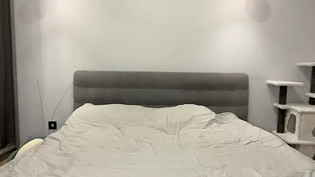 Snapshot of Embersweetbunny chatting on 8, 1, 2026 Embersweetbunny online show from 8, 1, 2026