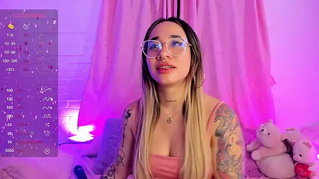 Snapshot of pink_quarz chatting on 11, 1, 2025 pink quarz online show from 11, 1, 2025