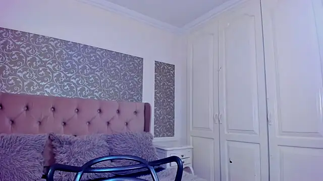 IssadoraJames online show from 27, 9, 2025