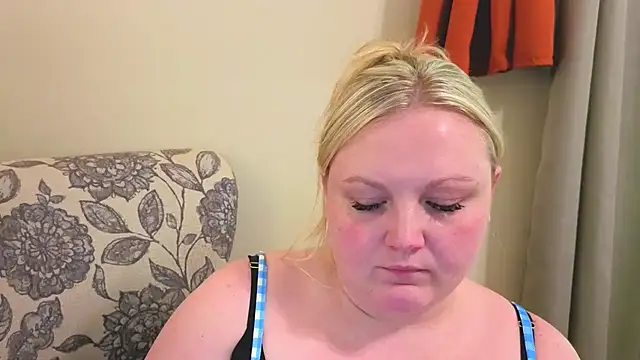 PhatAssBlond online show from 29, 4, 2026