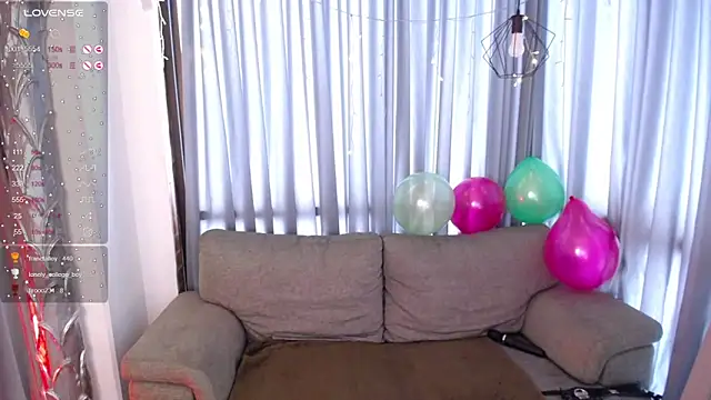 lia huan online show from 20, 12, 2024