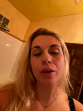 eskarlata255 online show from 3, 10, 2025