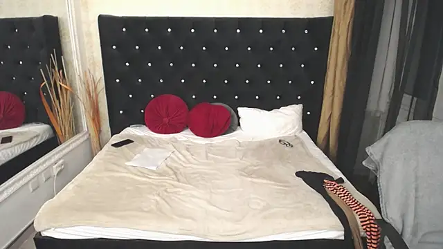 Lilly hott online show from 5, 1, 2025