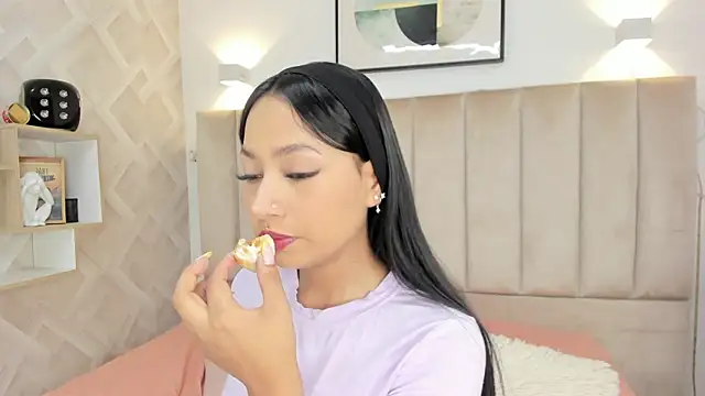 Snapshot of Anniie_Queen chatting on 28, 3, 2026 Anniie Queen online show from 28, 3, 2026