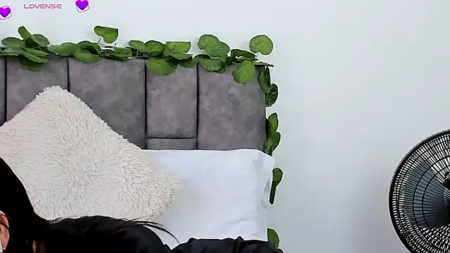 VeronicaTonu online show from 3, 12, 2024
