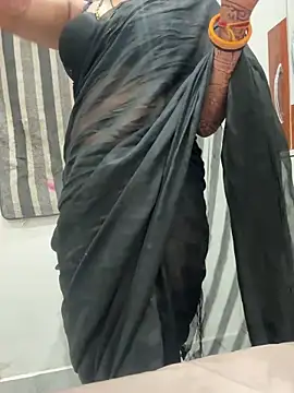 Snapshot of AASHI66 chatting on 18, 10, 2025 AASHI66 online show from 18, 10, 2025