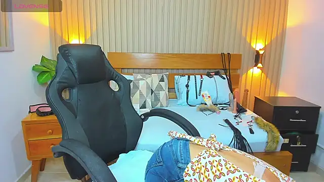 luciana ballesteros  online show from 27, 1, 2025