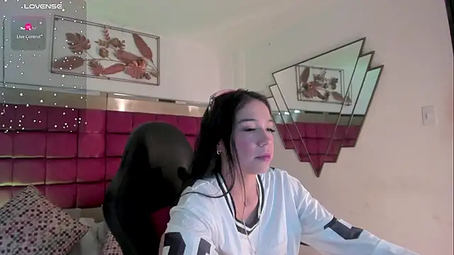 Snapshot of FaloonRoussel chatting on 20, 2, 2026 FaloonRoussel online show from 20, 2, 2026