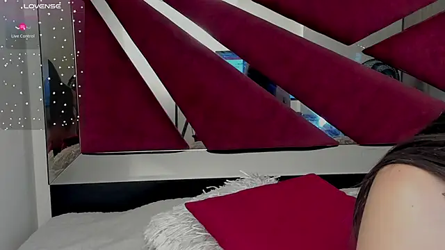 Snapshot of FaloonRoussel chatting on 13, 5, 2026 FaloonRoussel online show from 13, 5, 2026