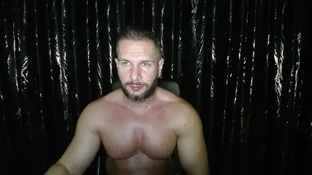 Snapshot of HotterLrgDom chatting on 1, 2, 2025 HotterLrgDom online show from 1, 2, 2025
