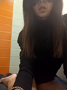 EmySkinny85 online show from 12, 12, 2024