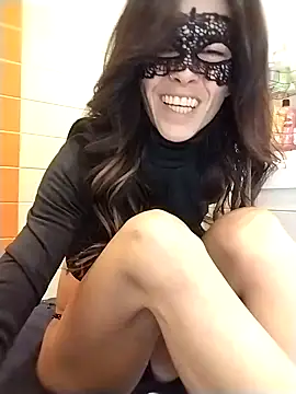 EmySkinny85 online show from 31, 12, 2024