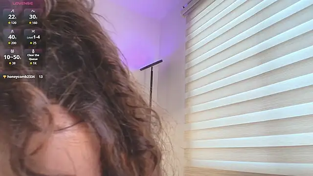 Snapshot of AngelinaRoss_ chatting on 13, 11, 2025 AngelinaRoss online show from 13, 11, 2025