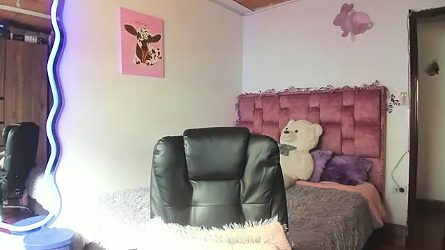 Snapshot of ladyrd1 chatting on 11, 1, 2026 ladyrd1 online show from 11, 1, 2026