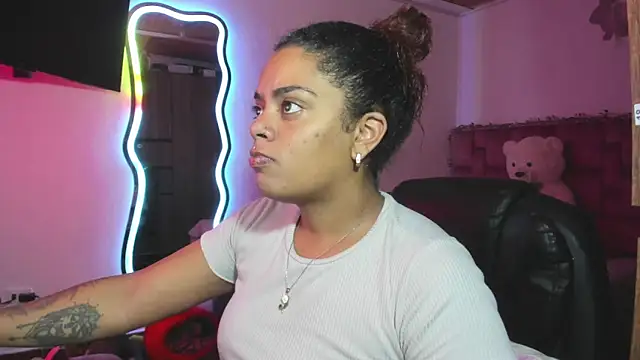 Snapshot of ladyrd1 chatting on 7, 3, 2026 ladyrd1 online show from 7, 3, 2026