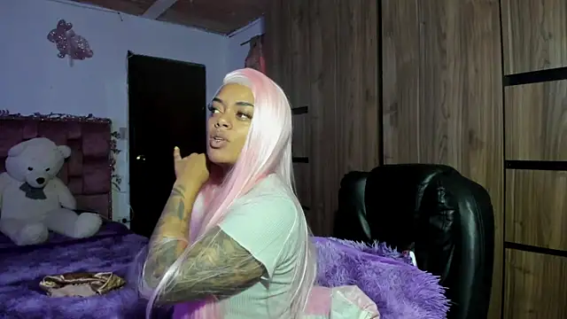 Snapshot of ladyrd1 chatting on 8, 4, 2026 ladyrd1 online show from 8, 4, 2026