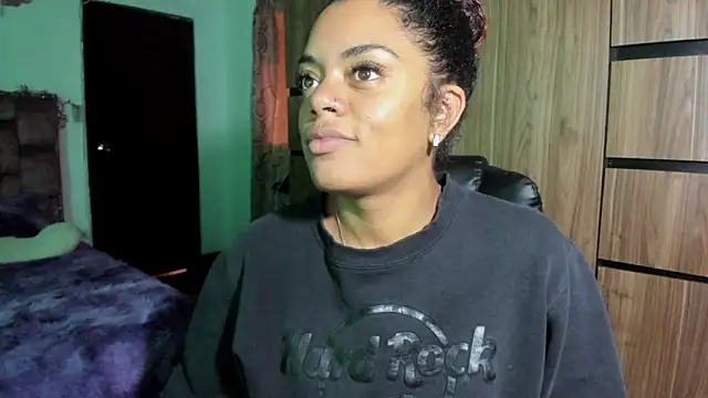 Snapshot of ladyrd1 chatting on 13, 4, 2026 ladyrd1 online show from 13, 4, 2026