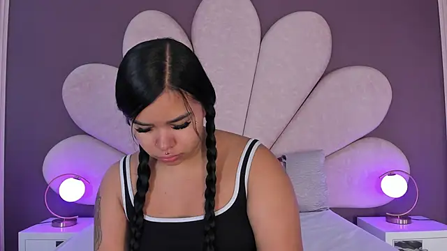 Snapshot of MarianaGarciaa__ chatting on 4, 10, 2025 MarianaGarciaa online show from 4, 10, 2025