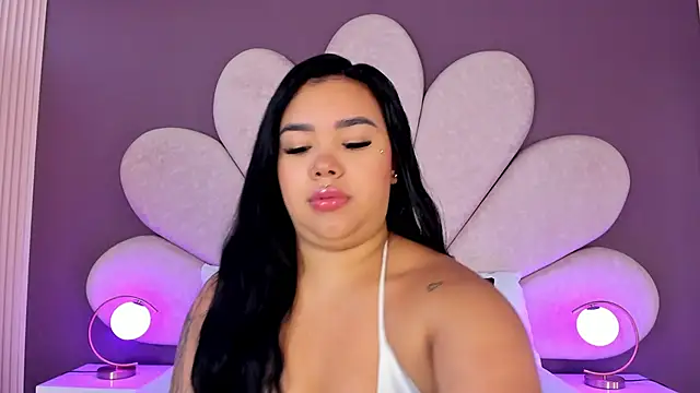 Snapshot of MarianaGarciaa__ chatting on 21, 10, 2025 MarianaGarciaa online show from 21, 10, 2025