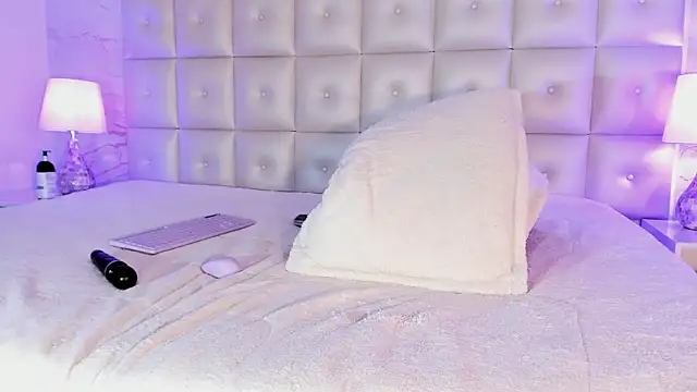 sabrinamilani online show from 16, 1, 2025