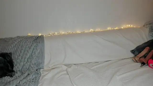 Mlleeffy online show from 4, 12, 2025